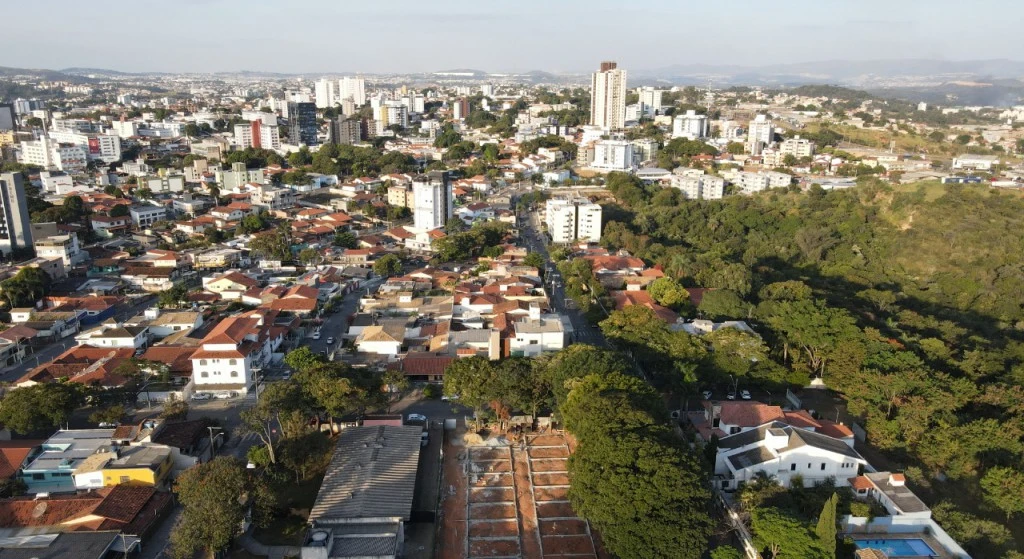 poço artesiano em betim, imagem da cidade vista de cima.
