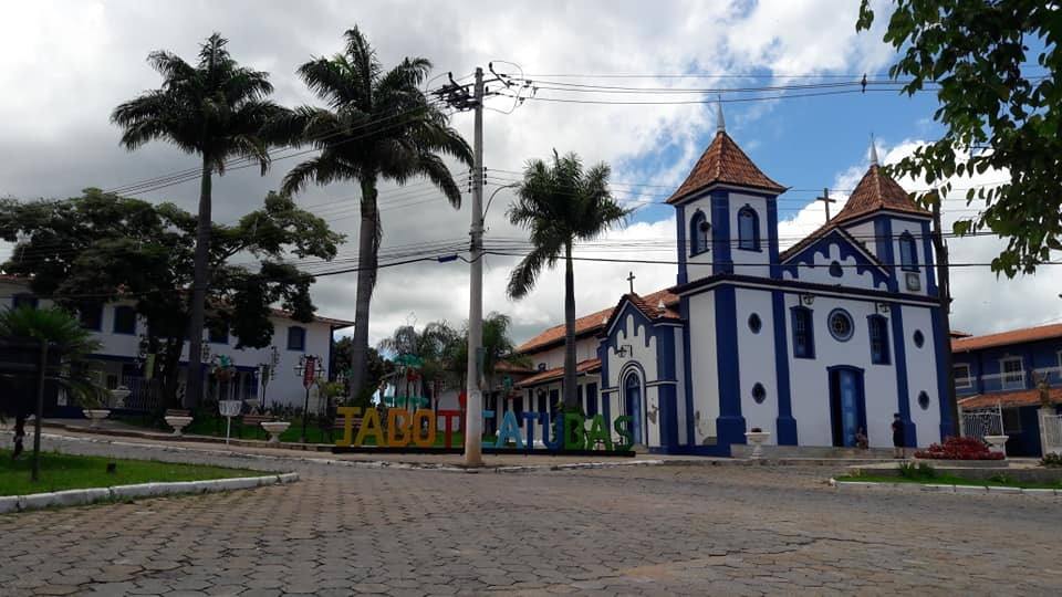 imagem da igreja de jaboticatubas que está localizado a empresa que perfura poço artesiano em jaboticatubas