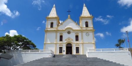 imagem da igreja matriz em santa luzia - poço artesiano em Santa Luzia